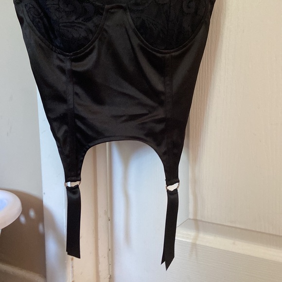 Brand NEW never worn limited tank from creeps world wide - Picture 4 of 5